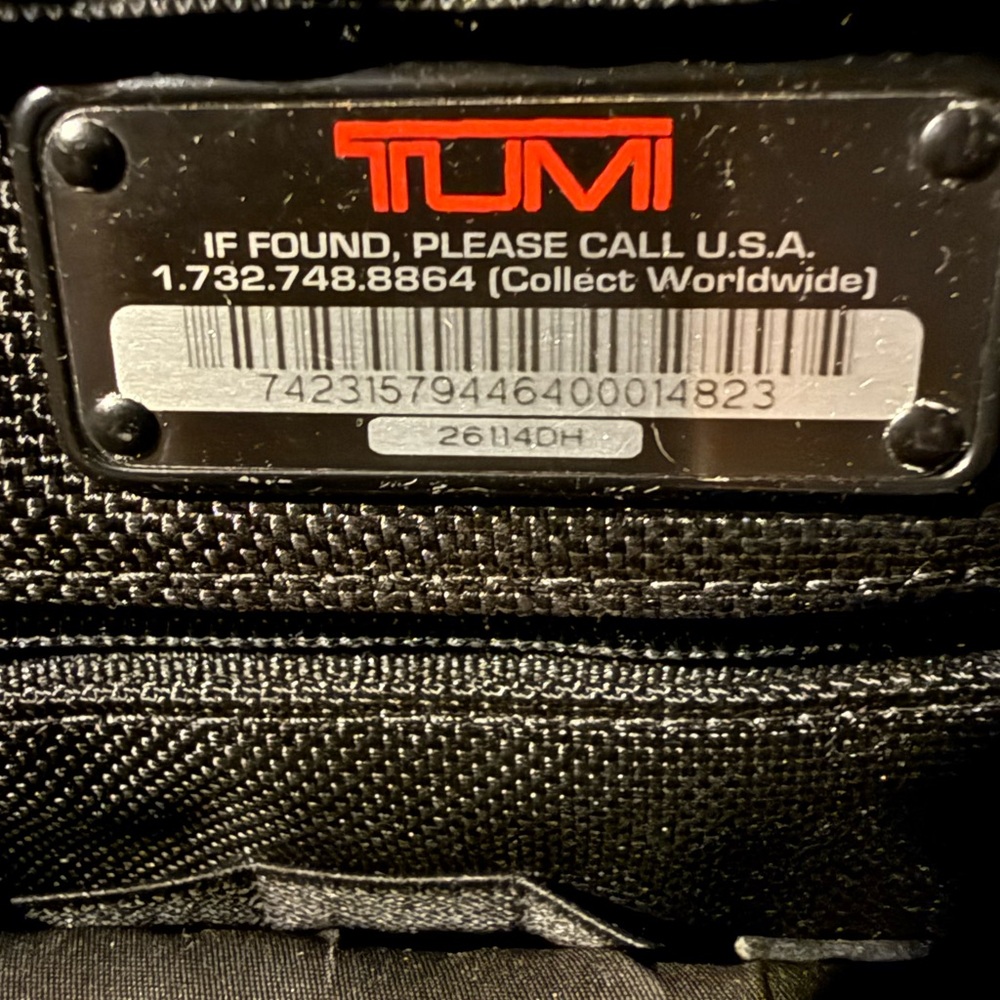 Tumi Alpha 2 Expandable laptop. Durable Ballistic Nylon model 26114DH- used.